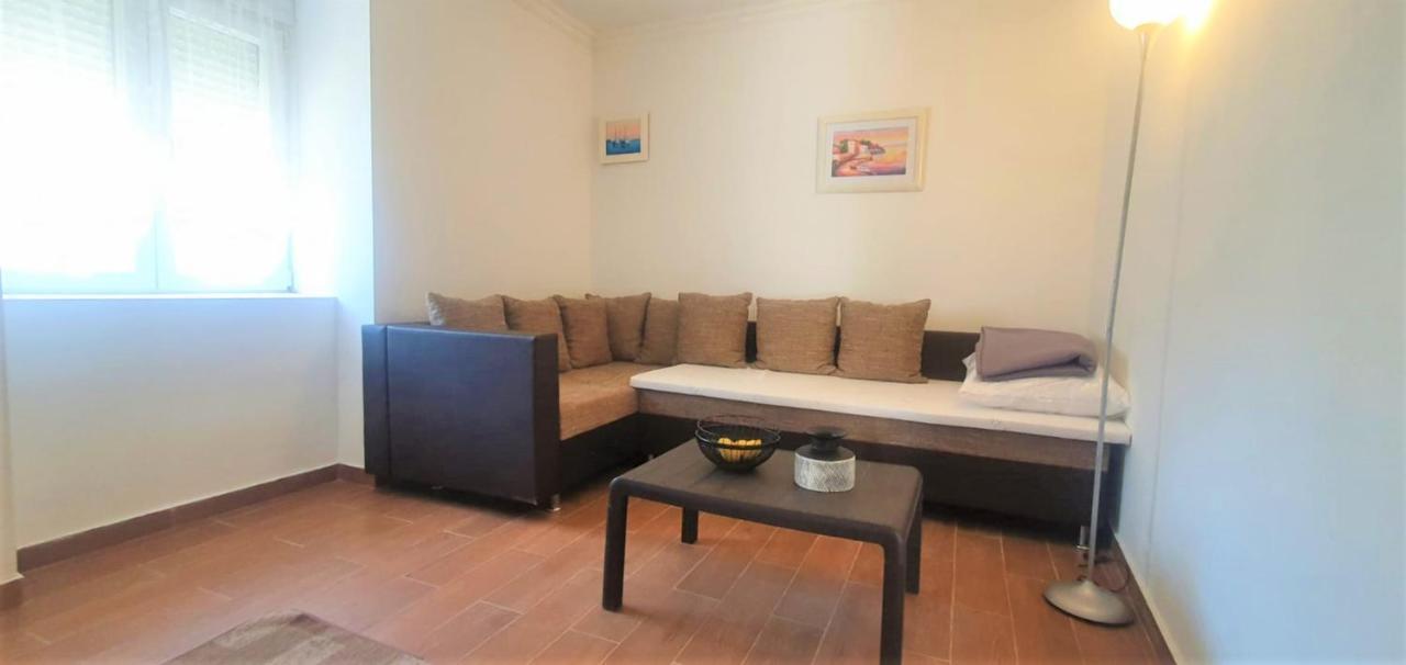 Apartment Fain - Private Parking Zadar Exterior photo